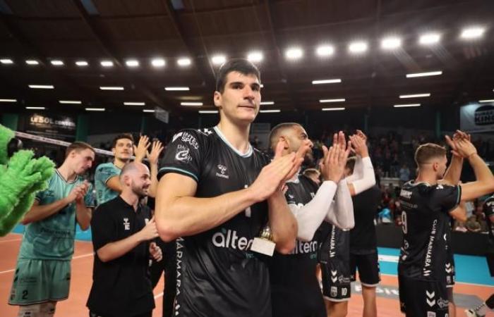 El francotirador serbio Dusan Nikolic abandona Poitiers