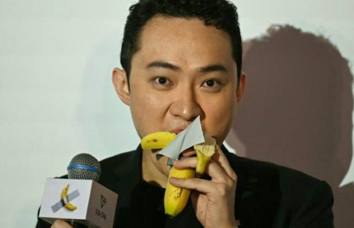 ¿Arte o locura? Justin Sun devora un plátano de 6 millones