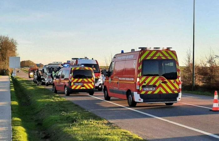 Cuatro coches implicados, dos heridos atrapados en su vehículo