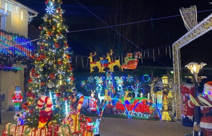 “Ella quería Navidad, yo se la di”: un septuagenario decora una calle entera para su esposa, afectada de Alzheimer