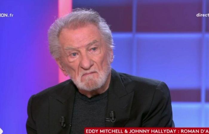 Eddy Mitchell perseguido por Johnny Hallyday por la noche, en sus sueños su amigo lo llama.