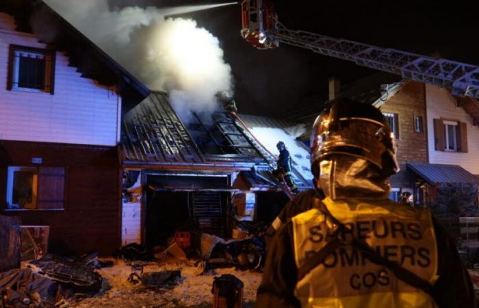 Altos Alpes. Se inicia un incendio en una zona residencial: 33 bomberos se movilizaron