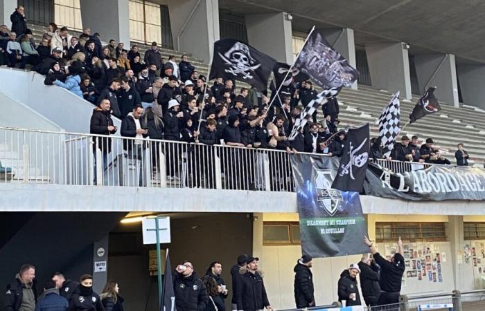 Beaumont Saint-Cyr ganó el partido de tribuna en Mérignac