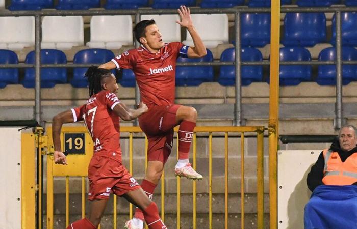 Jelle Vossen ahora también muestra su sangre contra Jong Genk con 2 goles en la victoria por 2-3.