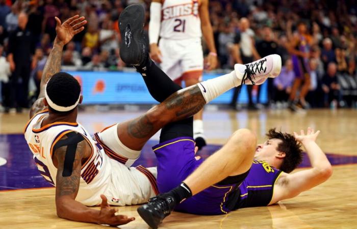 ¿Qué pasó con Austin Reaves? La estrella de los Lakers se tambalea hacia el vestuario después de una dura caída en una colisión con Isaiah Hartenstein