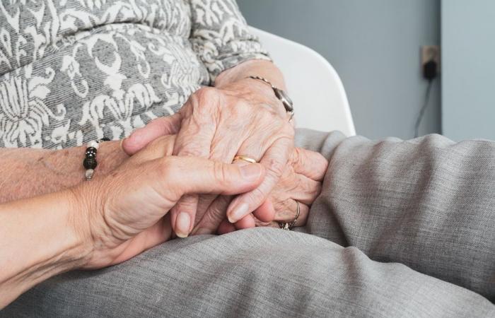 “Mi madre no quería acabar como un vegetal en una residencia de ancianos”, cómo Antoine la acompañó hasta su muerte en Suiza