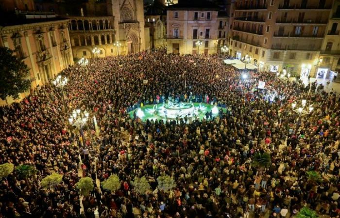 España: cerca de 100.000 manifestantes en Valencia denuncian la gestión de las inundaciones