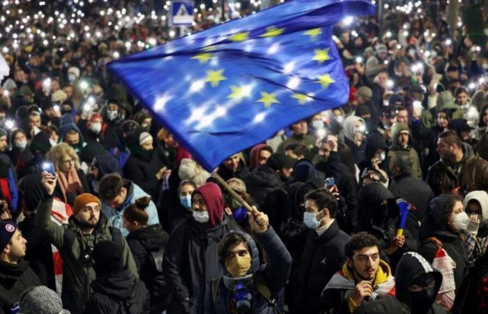 Más de 100 manifestantes detenidos durante una manifestación proeuropea