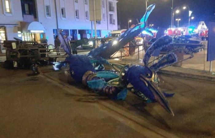 Estructura móvil se derrumba durante desfile navideño y hay heridos