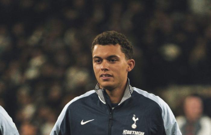 Spurs v Fulham: los jugadores llegan al estadio antes del choque de la Premier League