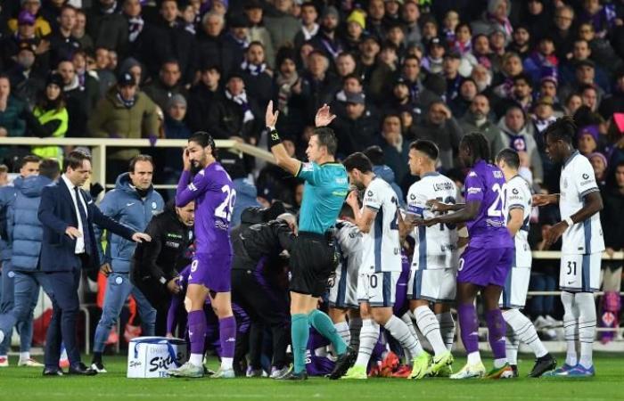 Drama durante el Fiorentina-Inter de Milán: Edoardo Bove se desploma en el terreno de juego y es trasladado en ambulancia