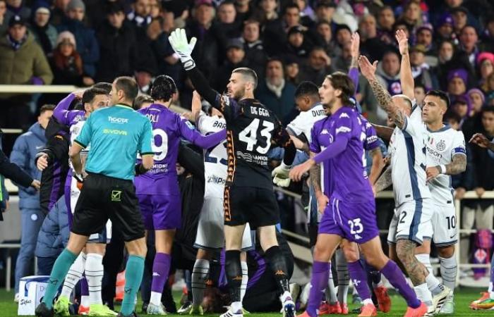 Drama durante el Fiorentina-Inter de Milán: Edoardo Bove se desploma en el terreno de juego y es trasladado en ambulancia