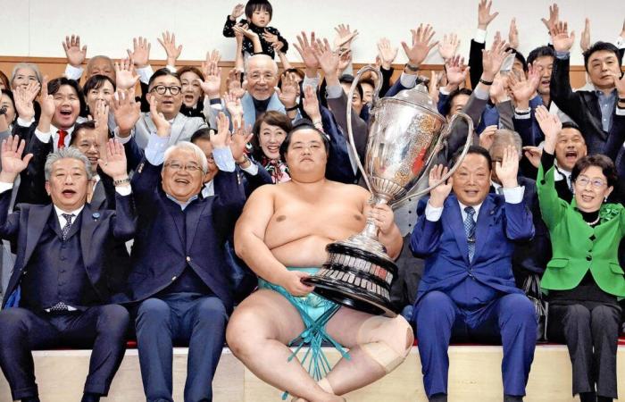 Kotozakura, nueva estrella del sumo, este puede ser un detalle para ti…