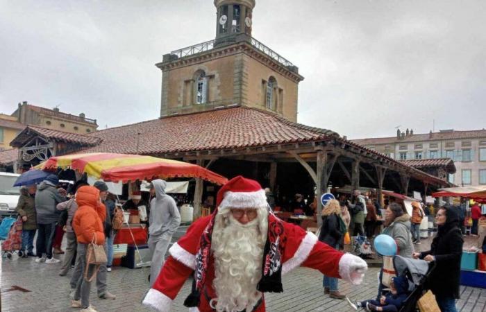 Los comerciantes se inspiran en un famoso programa de televisión para animar su ciudad durante las fiestas.