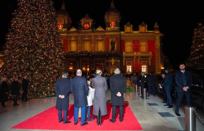 Jacques y Gabriella de Mónaco sumergen al Principado en la magia de la Navidad junto a sus padres