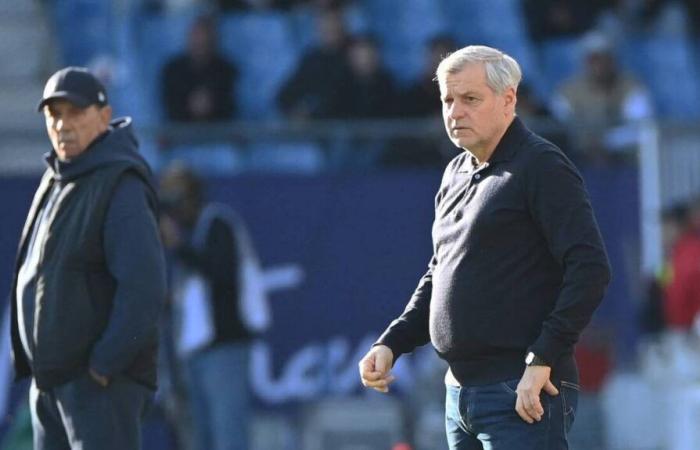 Bruno Genesio persigue a un jugador contrario tras recibir un disparo