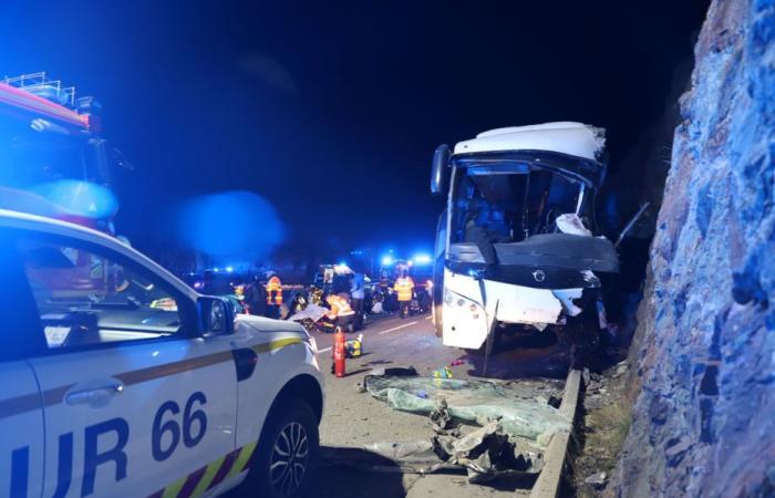 FOTOS. Tres muertos en un terrible accidente de autobús en la montaña, una quincena de heridos, la mitad en estado de emergencia absoluta