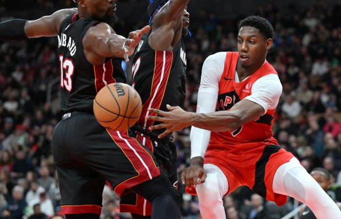 Barrett vuelve a destacar para los Raptors, que ganan 119-116 a los Heat