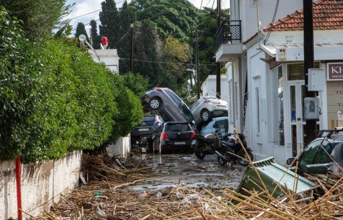 Carreteras devastadas y coches aplastados: la tormenta Bora provoca importantes inundaciones en Grecia, dos muertos y grandes daños