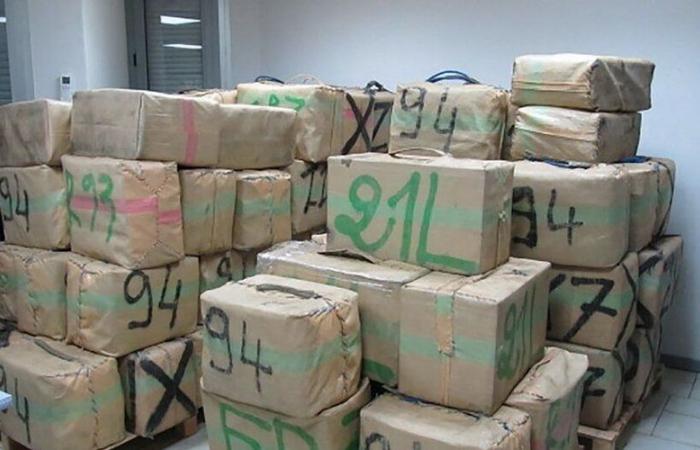 En Francia, incautados 500 kilogramos de resina de cannabis por valor de 43 millones de dírhams, implicado un camión matriculado en Marruecos