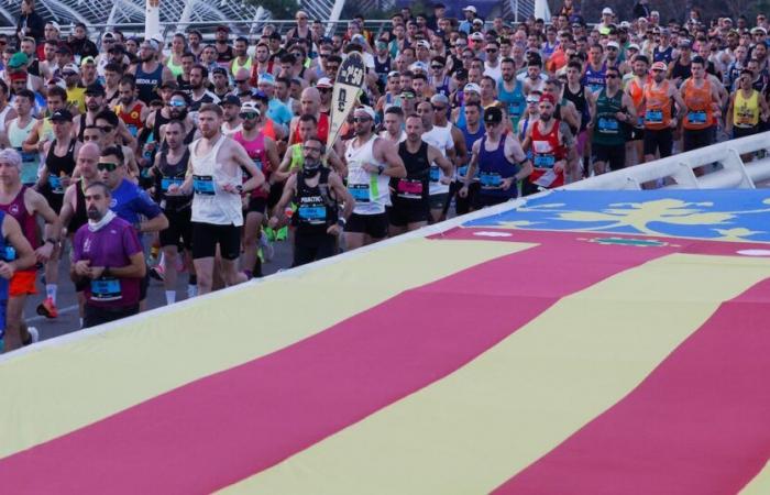 El Maratón arranca con un sentido homenaje a las víctimas de la dana y el clima previsto