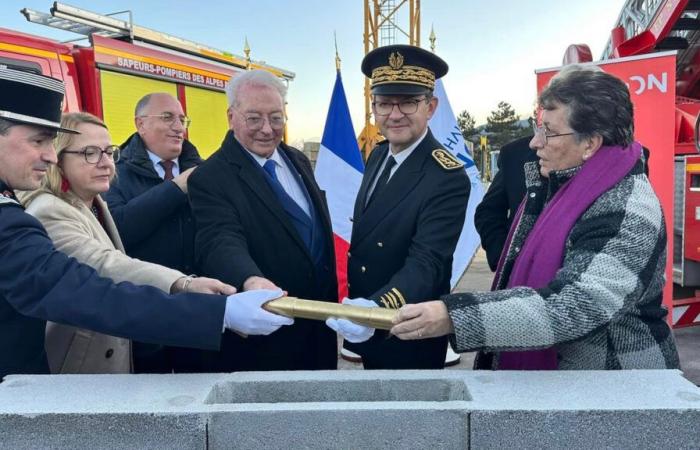 Colocada la primera piedra del futuro Centro de Rescate Sisteron