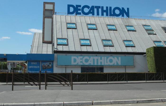 Decathlon pagará 1.000 millones de euros en dividendos a la familia Mulliez, propietaria de Auchan, donde están en riesgo 2.400 puestos de trabajo