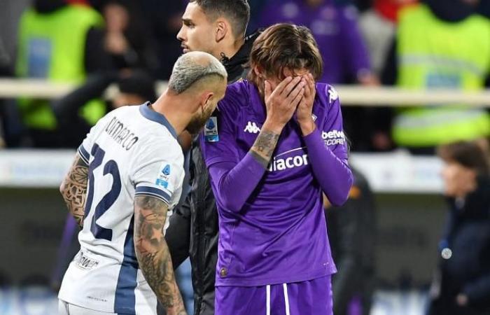 Drama durante el Fiorentina-Inter de Milán: Edoardo Bove se desploma en el terreno de juego y es trasladado en ambulancia