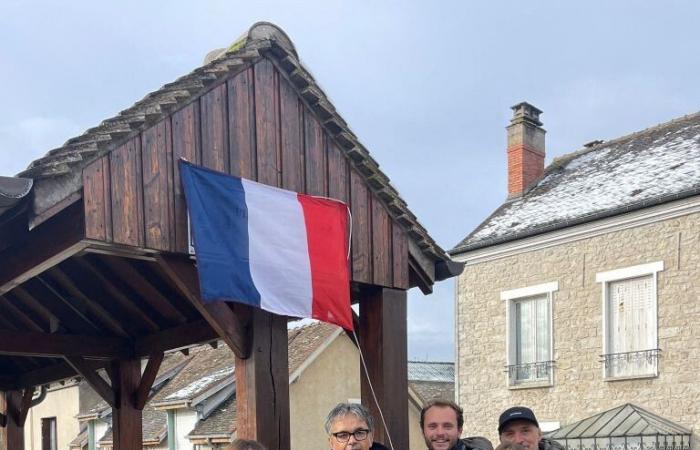 Saint-Pierre-lès-Nemours rebautizó su plaza en homenaje a su antiguo alcalde