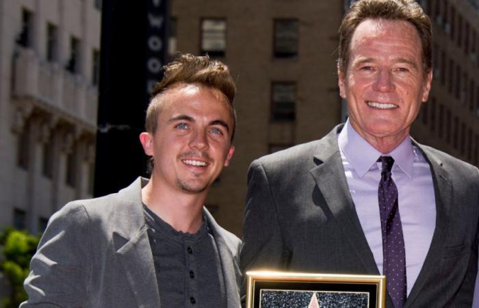 La estrella de “Malcolm” Frankie Muniz todavía está en contacto con su “papá” Bryan Cranston