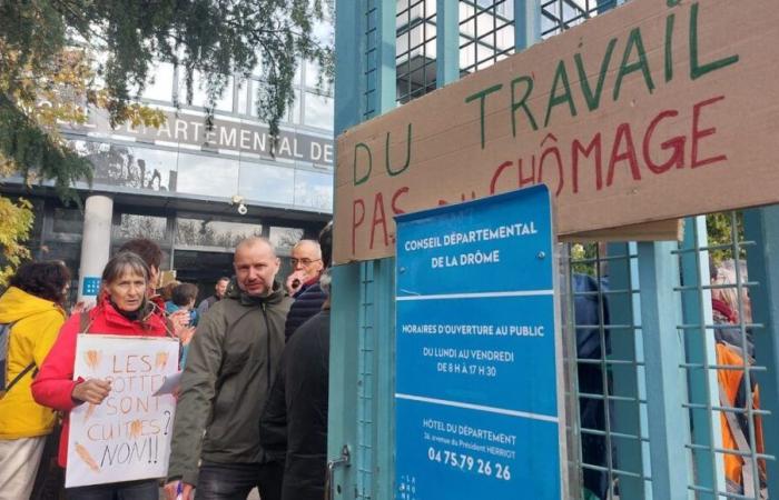 No hay “territorio cero parados” en Dieulefit: manifestación frente al consejo departamental