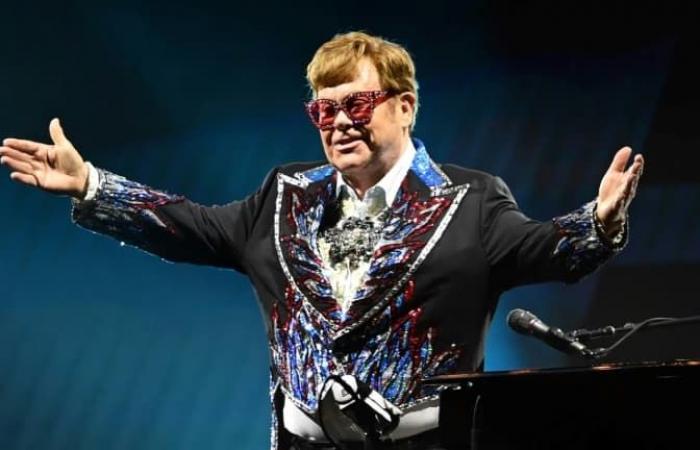 Elton John da noticias tras su infección ocular