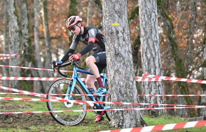 Ciclocross: William Millat por delante de su hermano Adrien en las alturas de Le Creusot