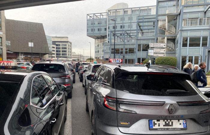 A47. Bloqueos de taxis y de carreteras en Saint-Etienne: perturbaciones en curso