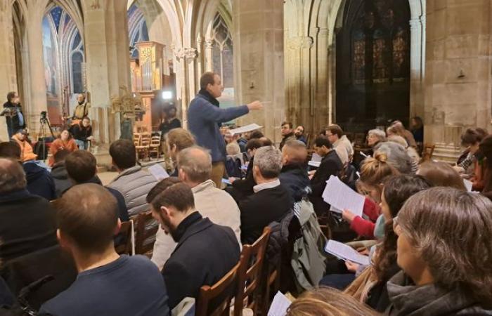 Después de años en las obras de la catedral, el coro de compañeros prepara una actuación única