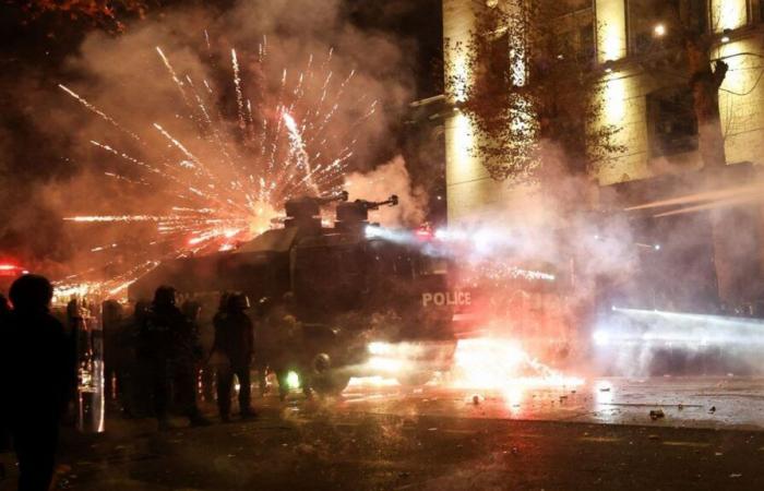 Miles de manifestantes proeuropeos en Tbilisi por quinta noche consecutiva.