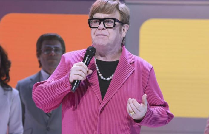 La estrella del pop británico Elton John anuncia que ha “perdido la vista”