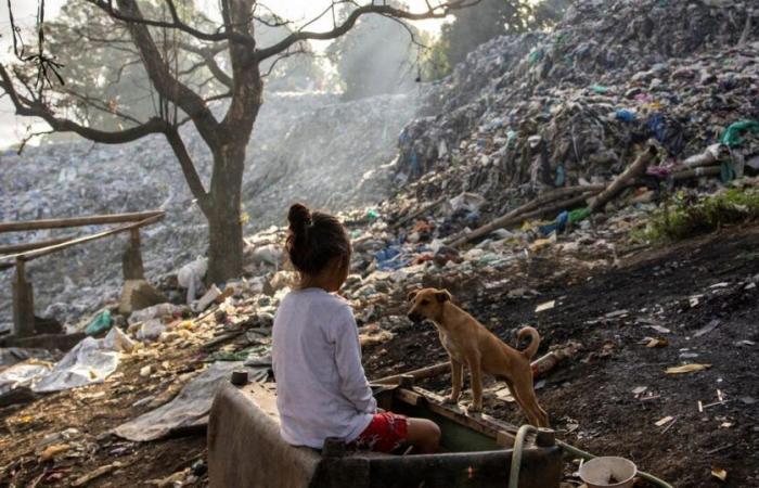 Los países productores de petróleo obstruyen un tratado internacional sobre la contaminación plástica.