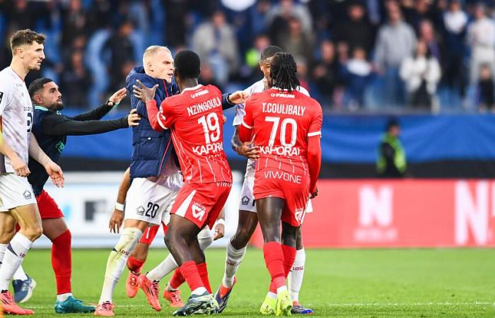 LOSC: Bakker arriesga mucho, otros dos están amenazados