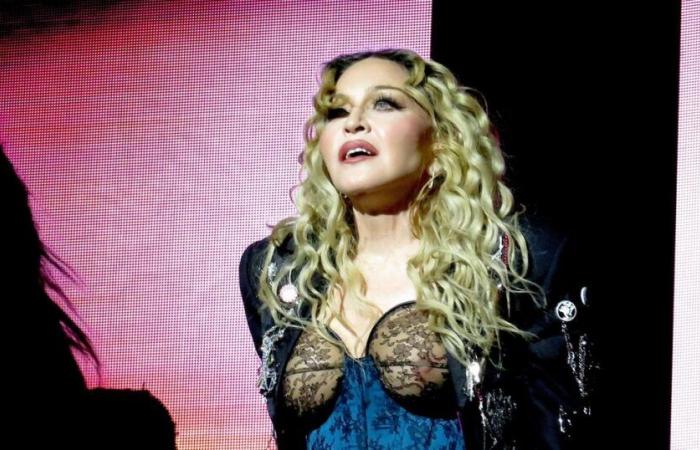 Madonna posa con sus hijos, su padre y su pareja para el Día de Acción de Gracias