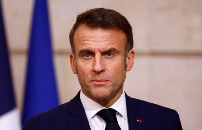 Macron inicia visita de Estado a Arabia en medio de crisis política en Francia