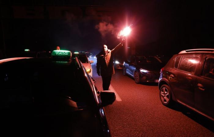 La A50 saturada, las procesiones partieron de Marsella.