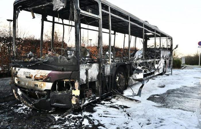 Un autobús escolar se incendia en Schifflange