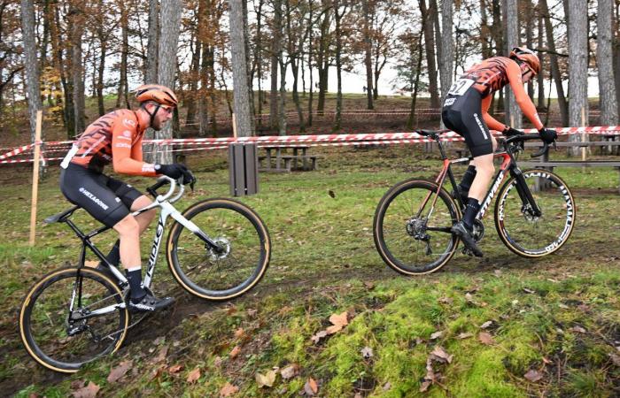 Ciclocross: William Millat por delante de su hermano Adrien en las alturas de Le Creusot