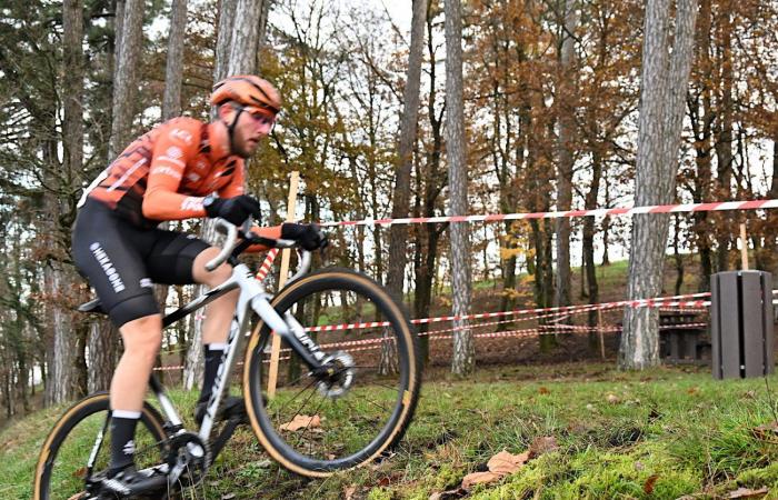 Ciclocross: William Millat por delante de su hermano Adrien en las alturas de Le Creusot