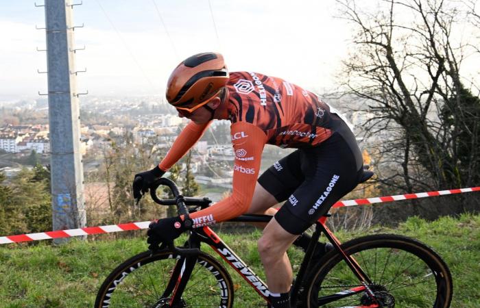 Ciclocross: William Millat por delante de su hermano Adrien en las alturas de Le Creusot