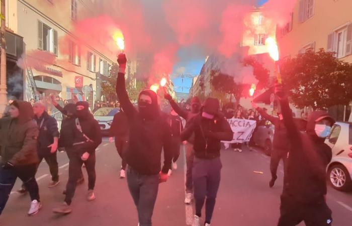 Estudiantes de secundaria y universitarios intensifican la movilización contra la prohibición del uso de la lengua corsa en la asamblea regional