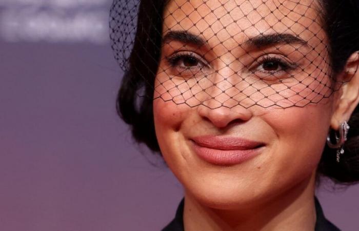 Festival de Marrakech: Camelia Jordana ilumina la alfombra roja con un look retro, Jamel Debbouze se reencuentra con Monica Bellucci