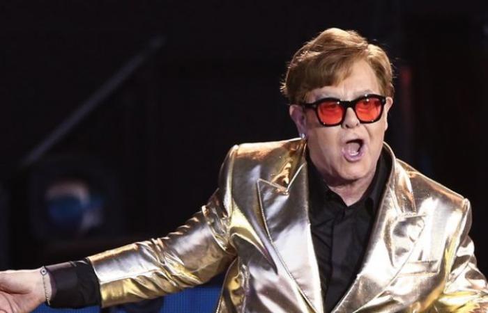 Tras una infección ocular, el cantante británico Elton John anunció que se había quedado ciego