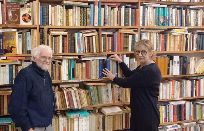 Cathy y Gégé Maugé, dedicados a los libros de segunda mano desde hace más de 30 años, en la Bouquinerie l’ivre livre de Foix